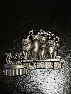 Vintage Cat's Chorus Brooch